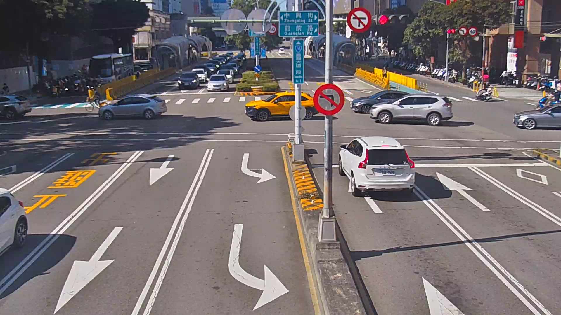 台中市北區臺灣大道/館前路(右側車流往台中交流道)