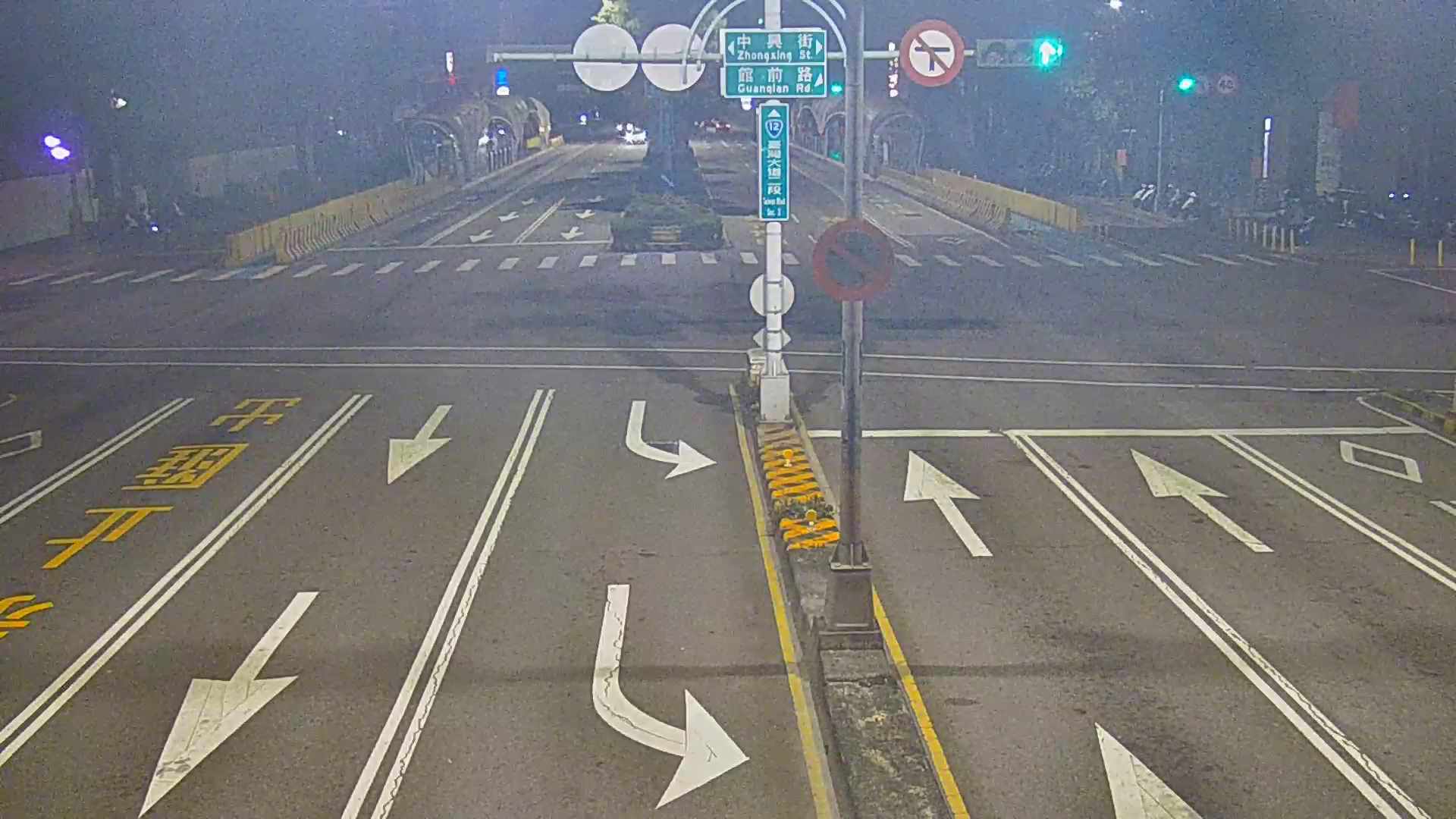 臺灣大道/館前路(右側車流往台中交流道)