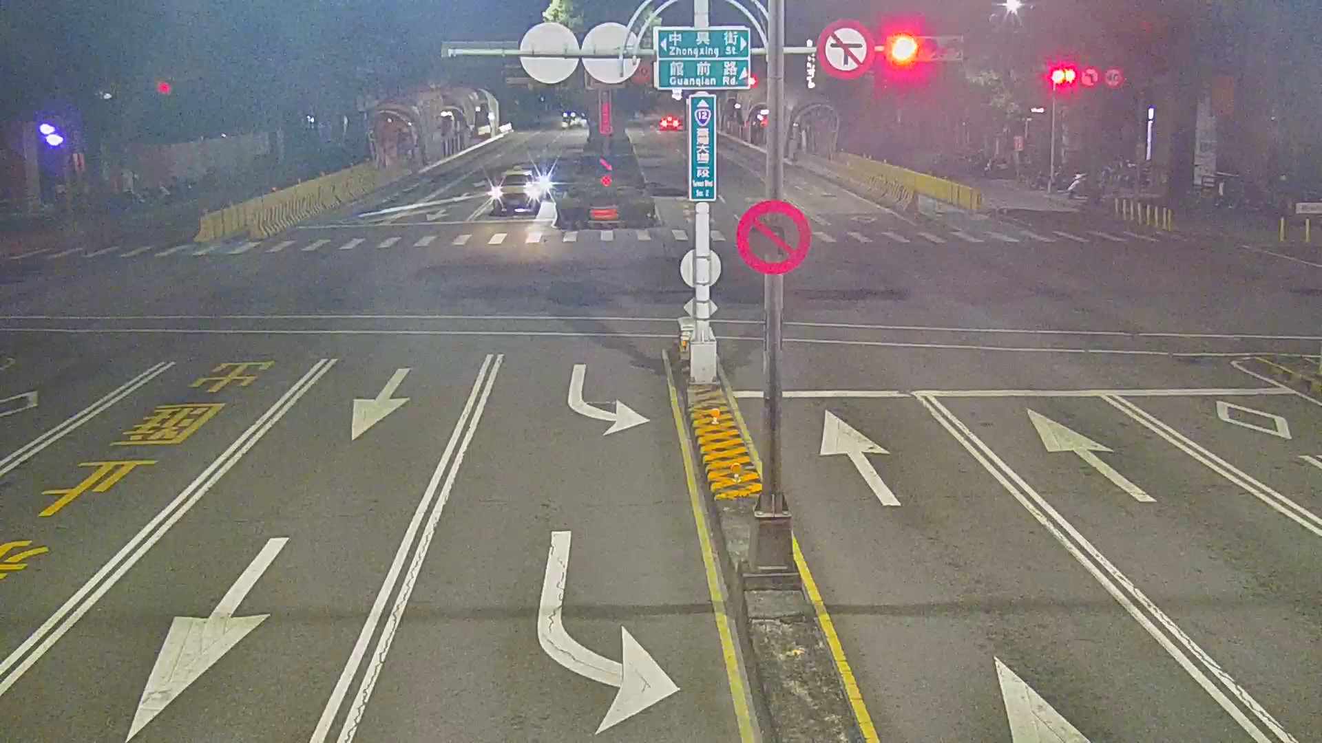 臺灣大道/館前路(右側車流往台中交流道)