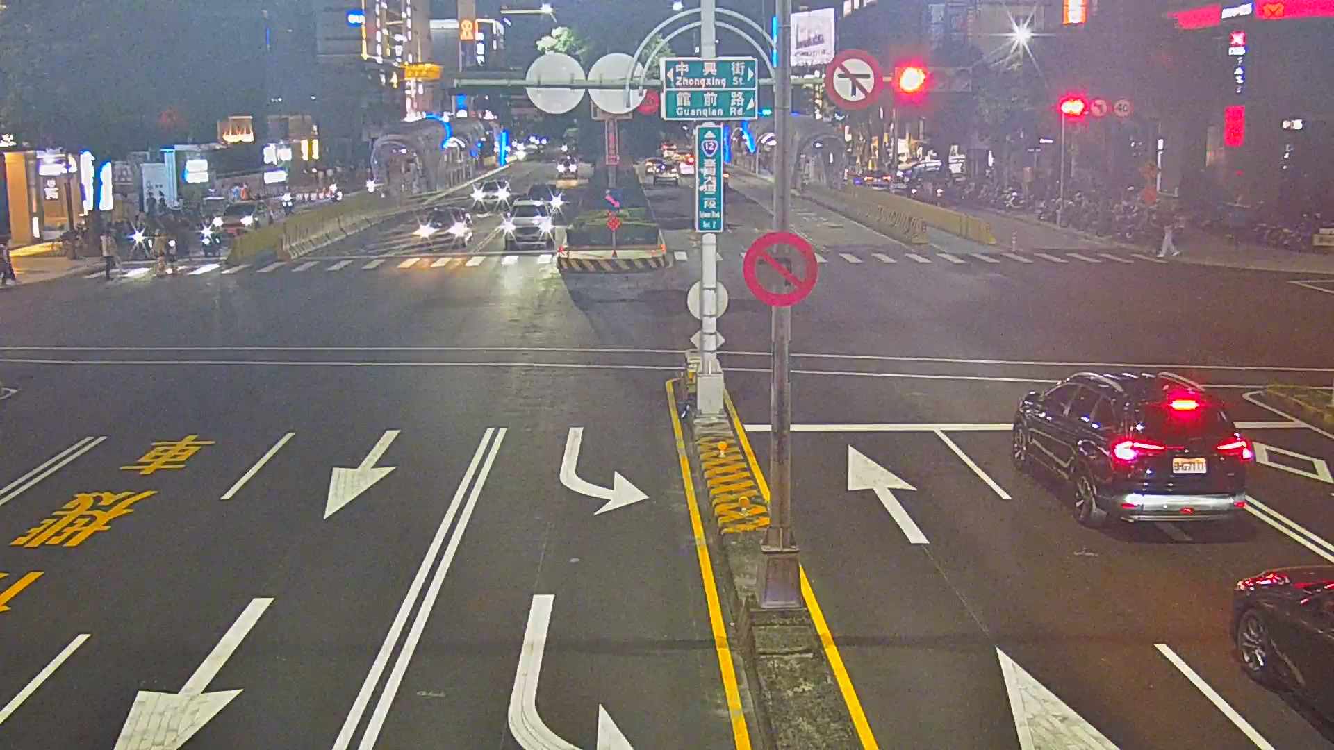 台灣大道/館前路( 右側車流往台中交流道)