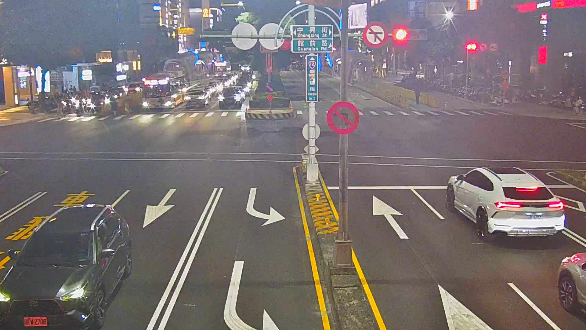 台灣大道/館前路( 右側車流往台中交流道)
