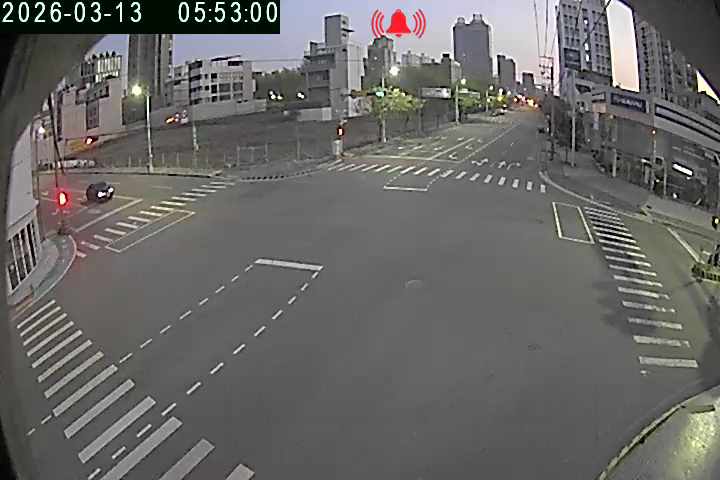 安和路/朝馬路(右側車流往臺灣大道)