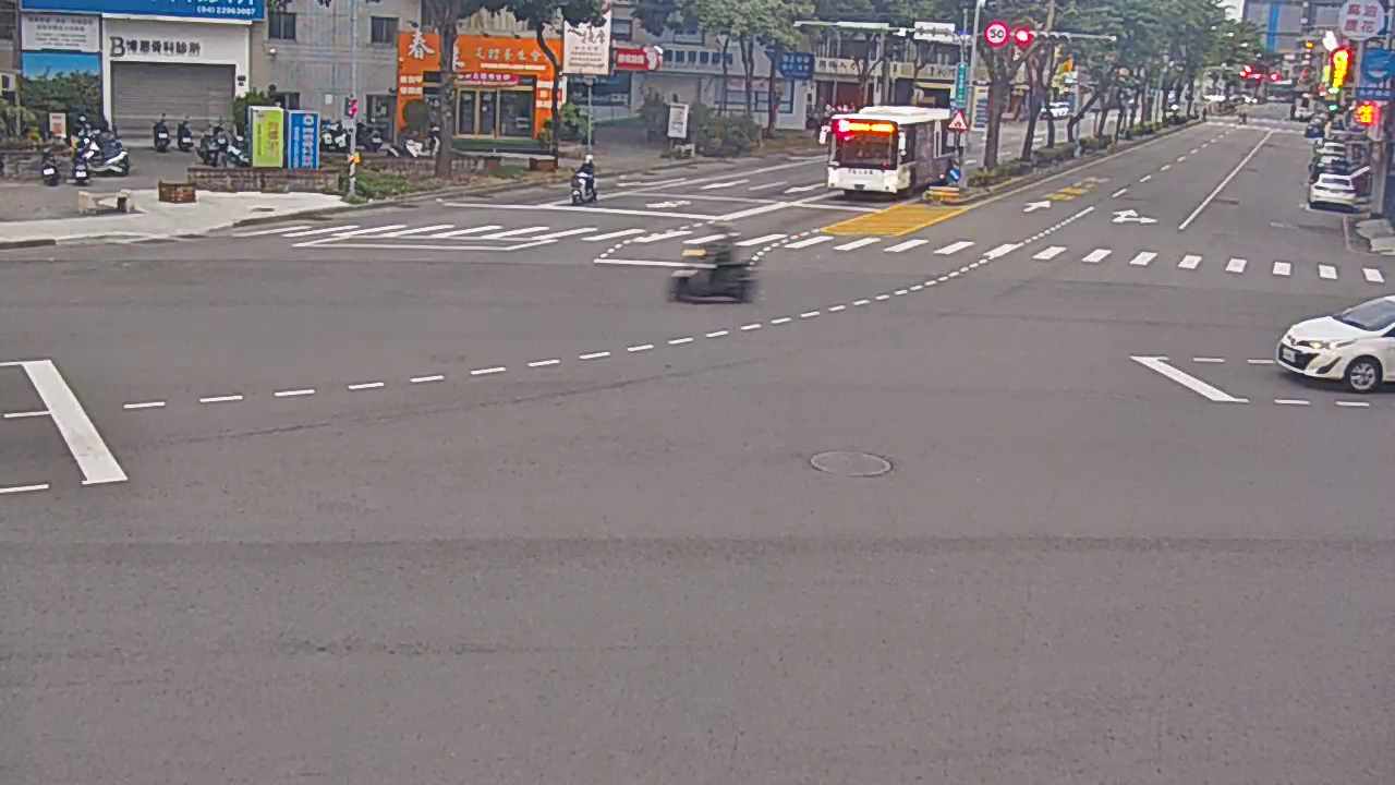 中清路/五權路(右側車流往文心路)