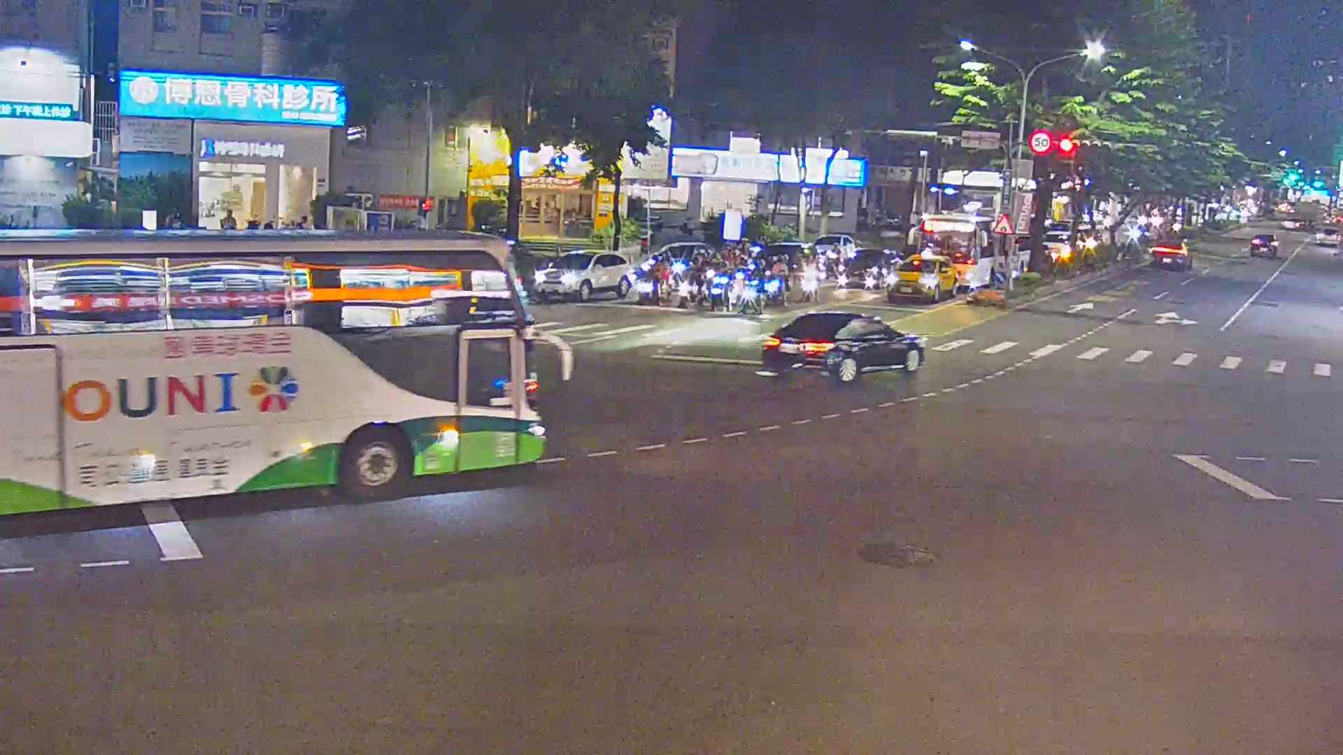 中清路/五權路(右側車流往文心路)