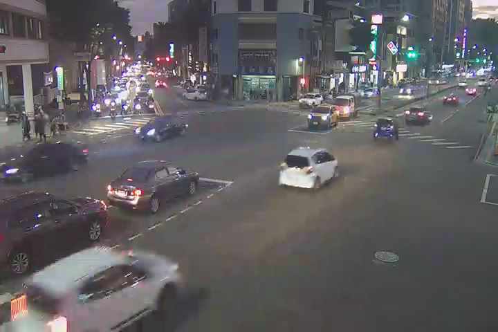 五權路/學士路(右側車流往中清路)