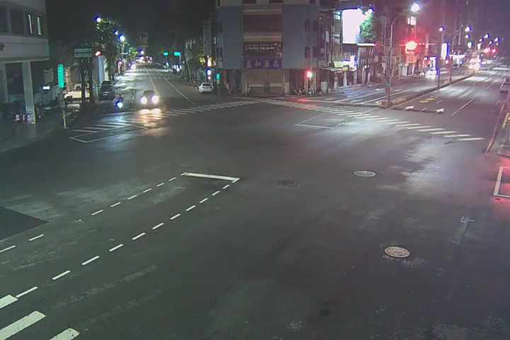 台中市北區五權路/學士路(右側車流往中清路)