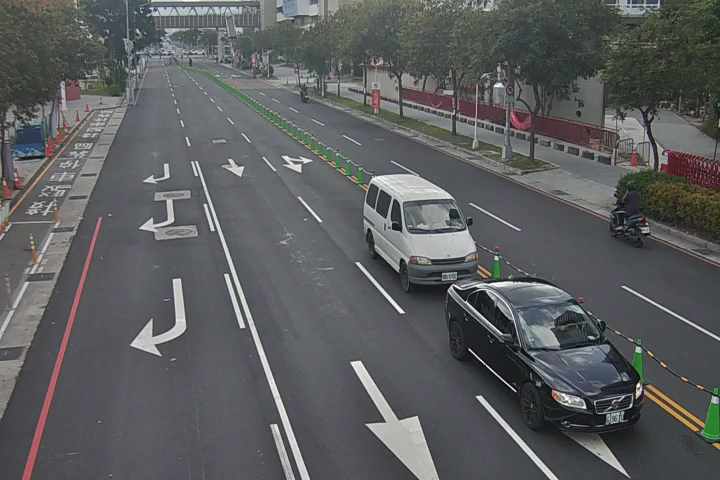 台中市道路 [06031]崇德十九路/四平路(右側車流往崇德路方向),Chongde 19th Rd./Siping Rd.(Right side Traffic flow to Chongde Rd.) 距離763公尺