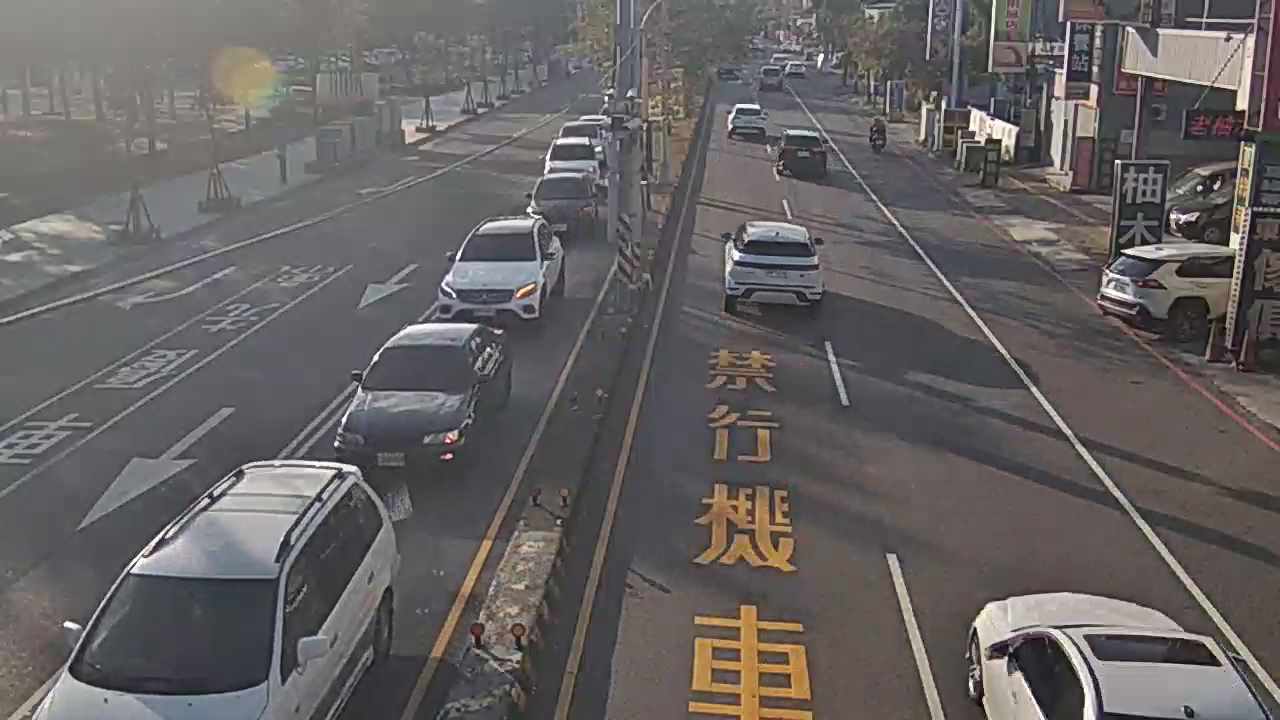 松竹路/環中東路(右側車流往北屯路)