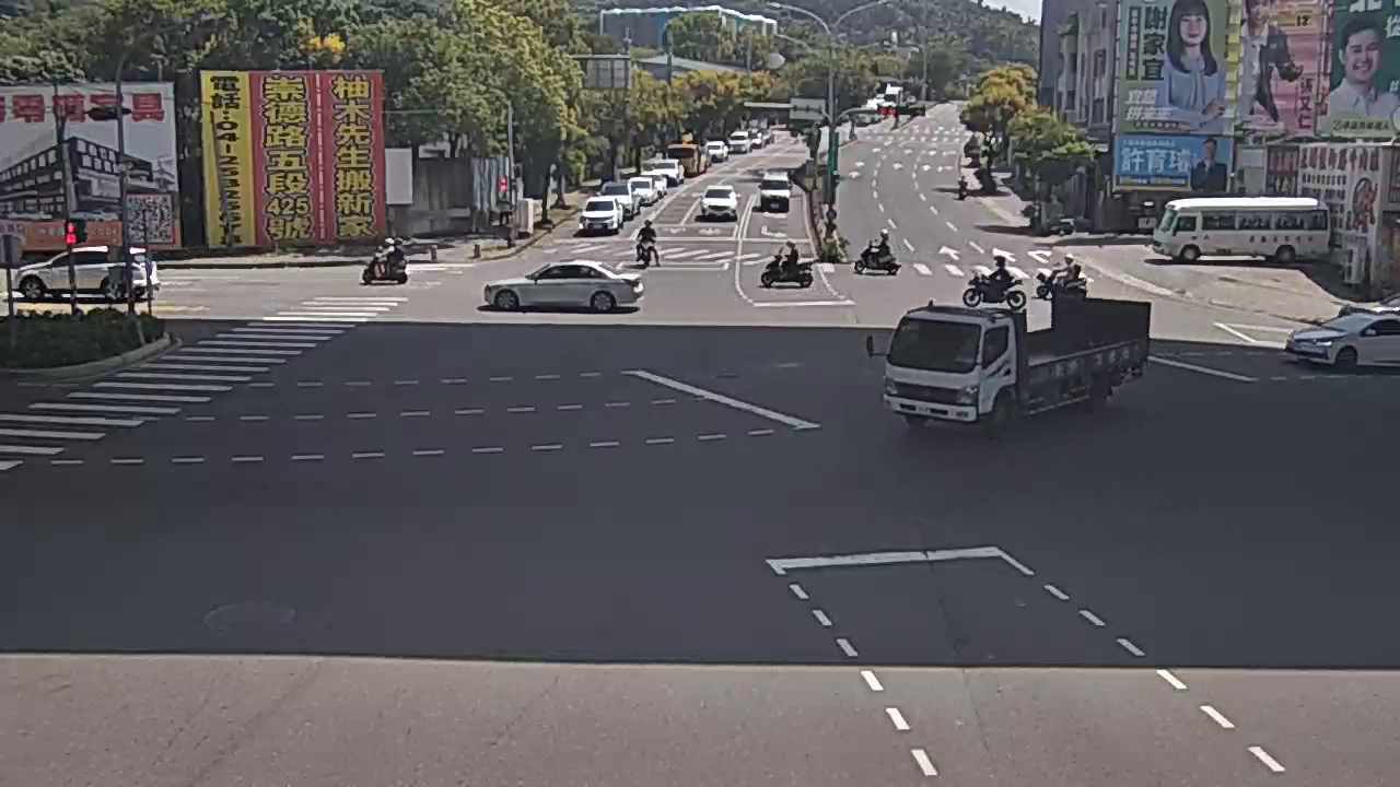 松竹路/環中東路(右側車流往東山路)