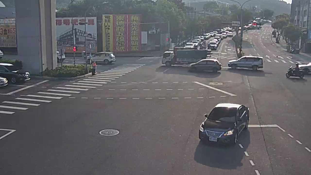 松竹路/環中東路(右側車流往東山路)