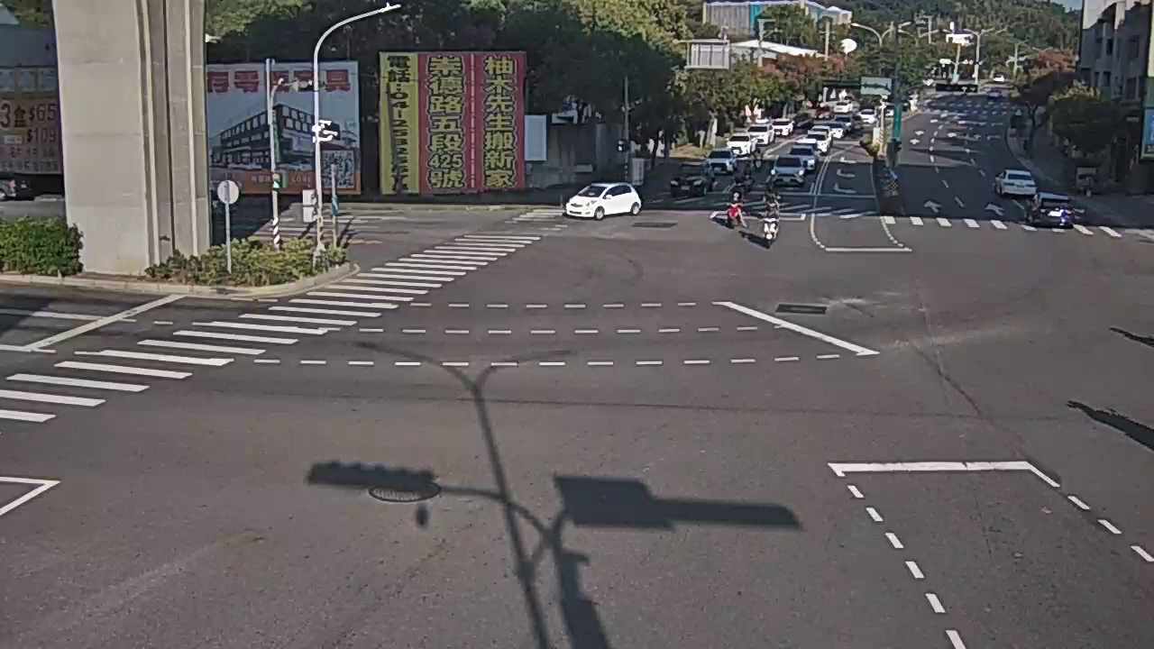 松竹路/環中東路(右側車流往東山路)