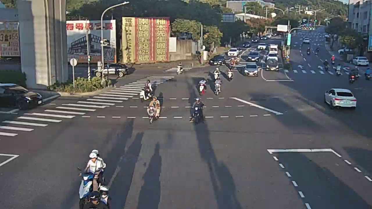 松竹路/環中東路(右側車流往東山路)