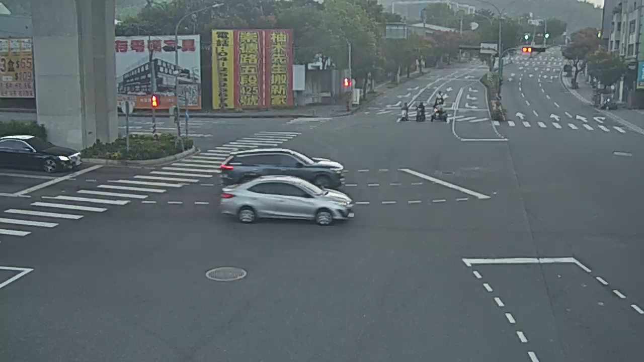 松竹路/環中東路(右側車流往東山路)