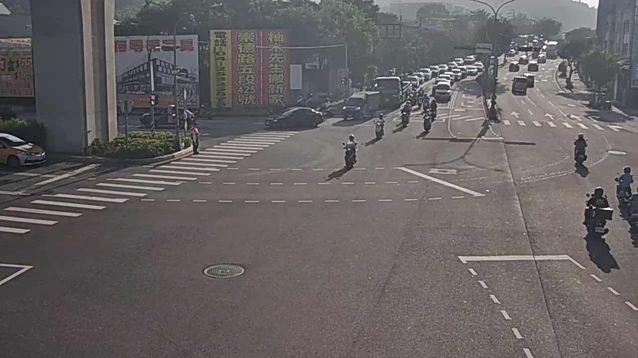 松竹路/環中東路(右側車流往東山路)
