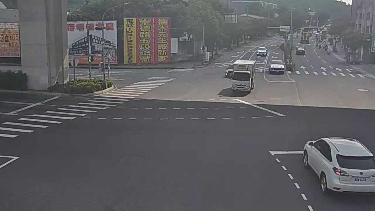 松竹路/環中東路(右側車流往東山路)