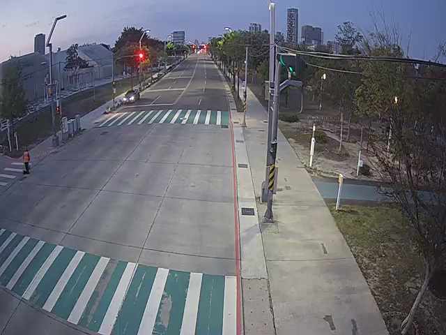 中科路/中央公園遊客中心(右側車流往河南路)