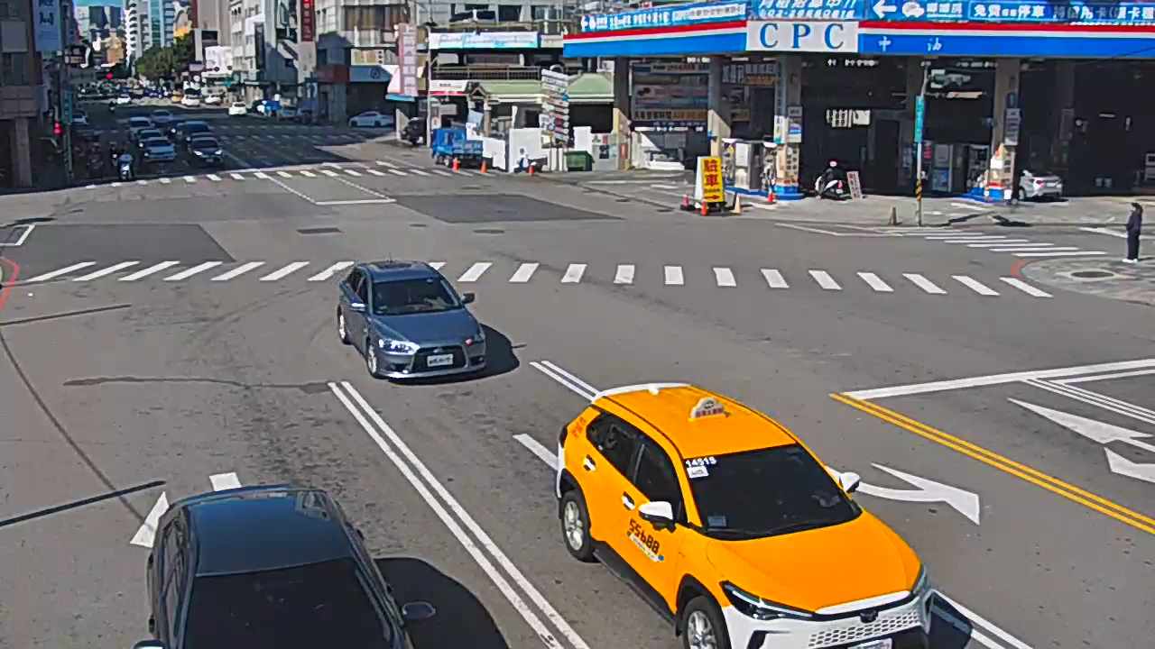 台中市西區民權路/柳川東路(右側車流往向上路)