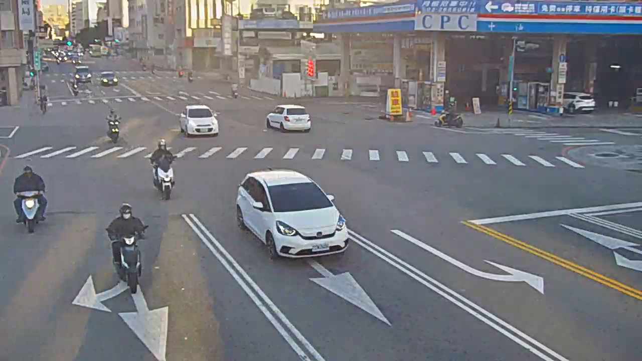 民權路/柳川東路(右側車流往向上路)
