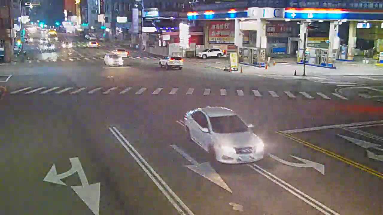 台中市西區民權路/柳川東路(右側車流往向上路)