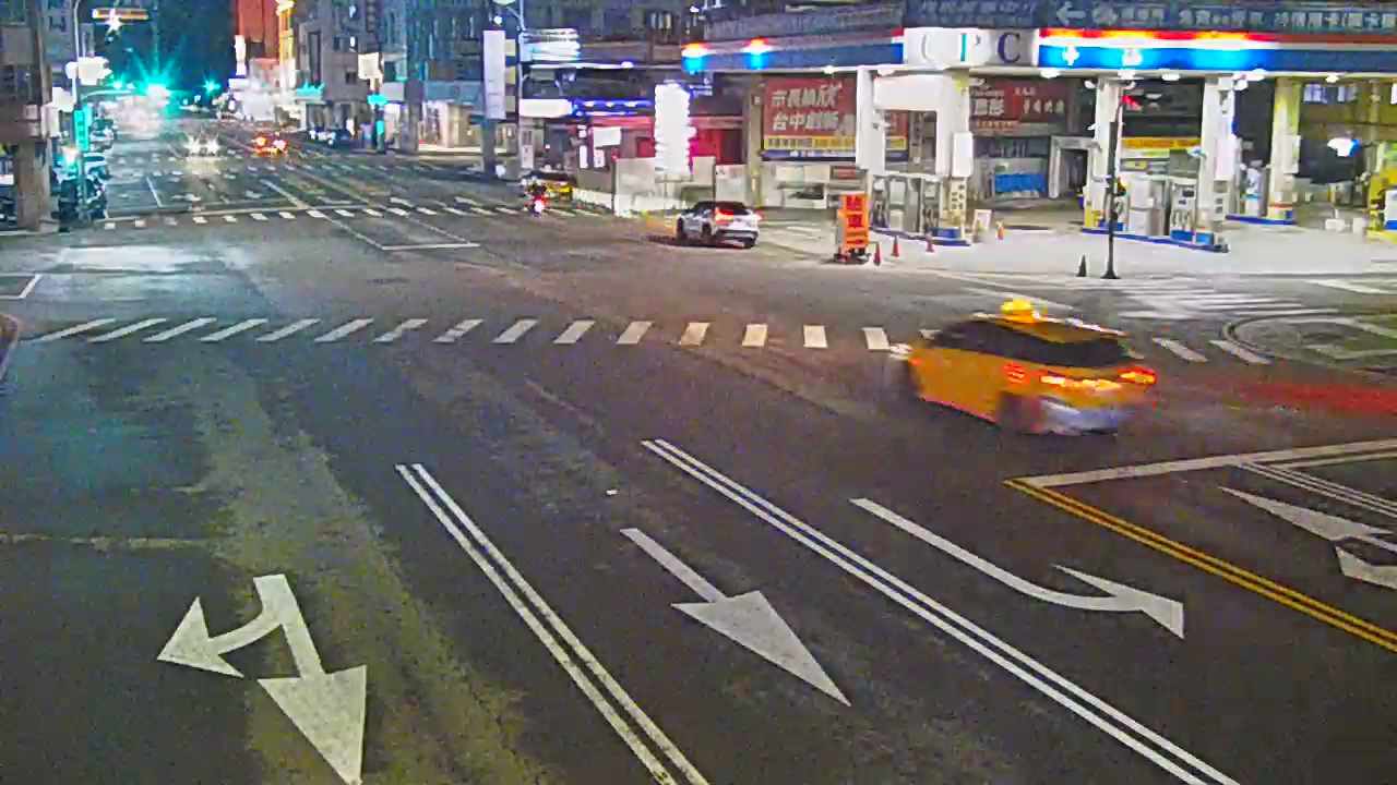 台中市西區民權路/柳川東路(右側車流往向上路)