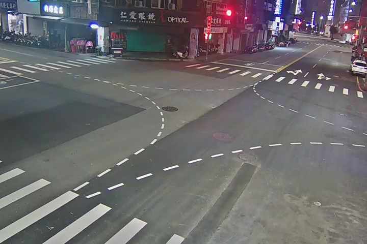 學士路/健行路(右側車流往五權路)