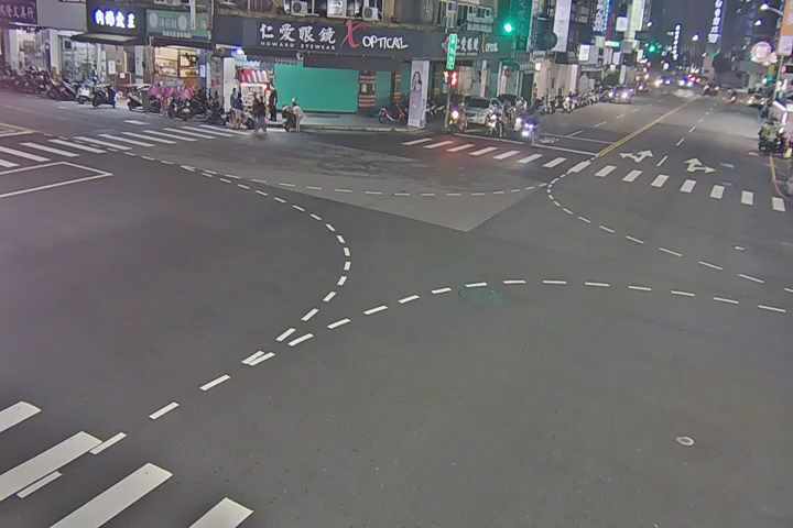 學士路/健行路 (右側車流往五權路) Xueshi Rd./Jianxing Rd./(Right side Traffic flow to Wuquan Rd.)