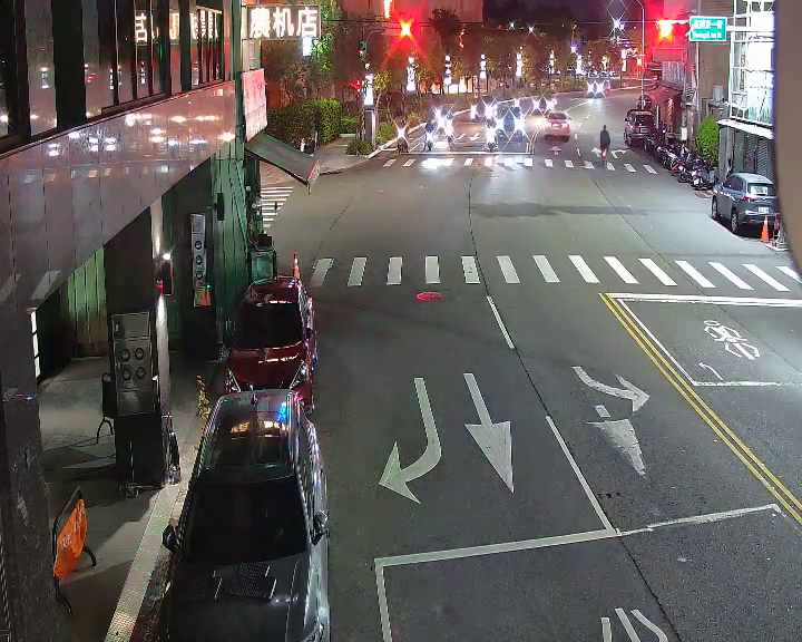 忠孝路/振興路(右側車流往建成路)