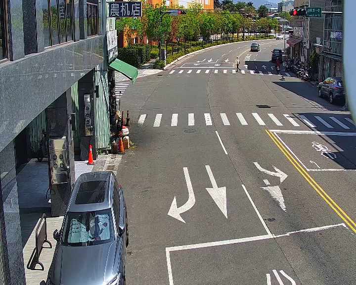 忠孝路/振興路(右側車流往建成路)