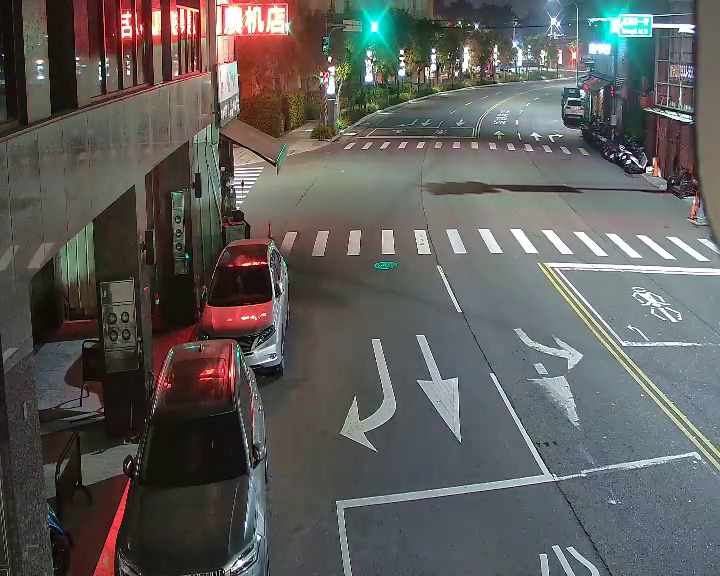 忠孝路/振興路(右側車流往建成路)