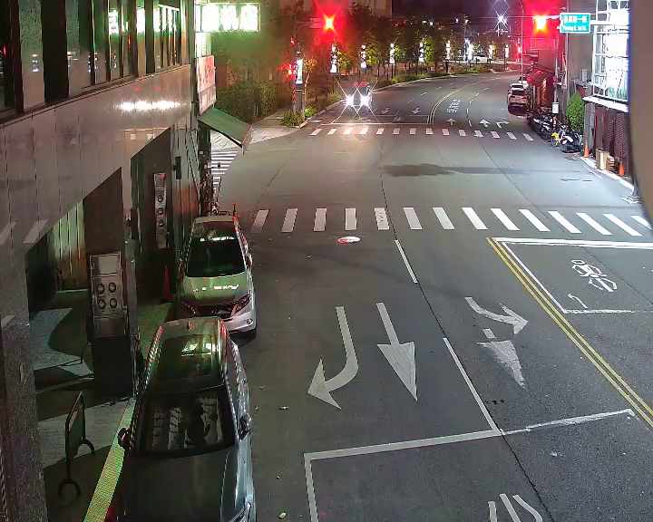 台中市東區忠孝路/振興路(右側車流往建成路)