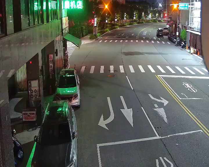 台中市東區忠孝路/振興路(右側車流往建成路)