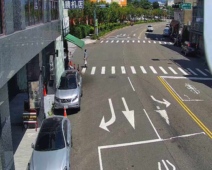 忠孝路/振興路(右側車流往建成路) Zhongxiao Rd/Zhenxing Rd(Right side Traffic flow to Jiancheng Rd)