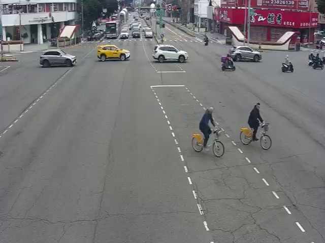 台中市西區臺灣大道/民權路(右側車流往台中車站)