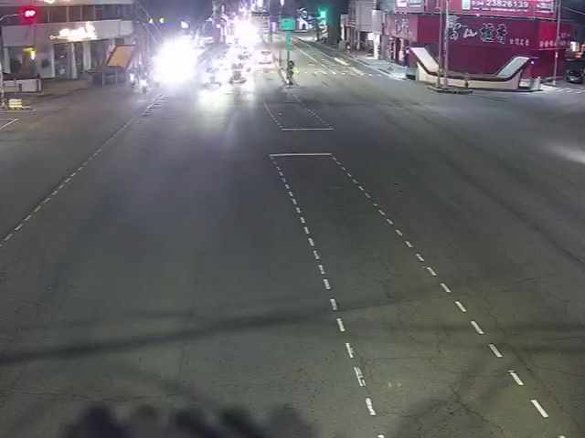 台中市西區臺灣大道/民權路(右側車流往台中車站)