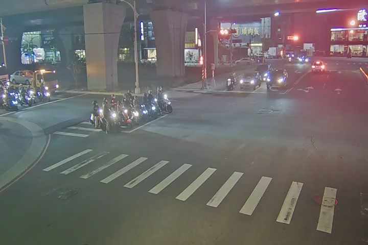 崇德十路/環中路(右側車流往雅潭路)