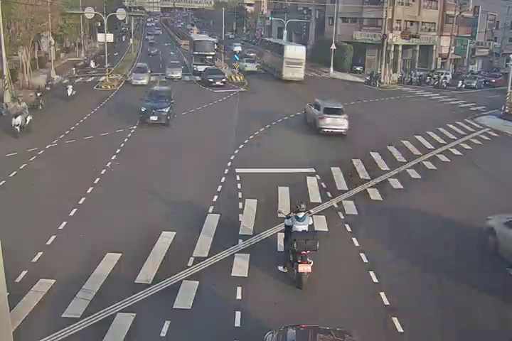 向上路/忠勇路(右側車流往龍井)