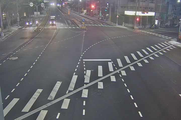 向上路/忠勇路(右側車流往龍井)