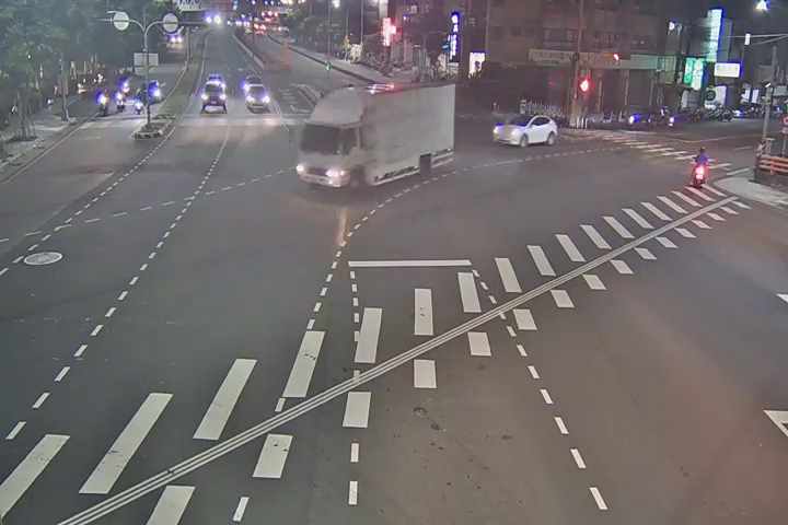 向上路/忠勇路(右側車流往龍井)