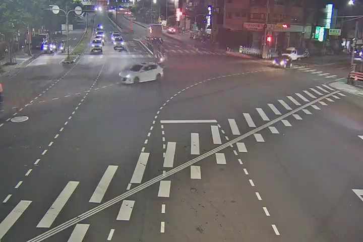 向上路/忠勇路(右側車流往龍井)