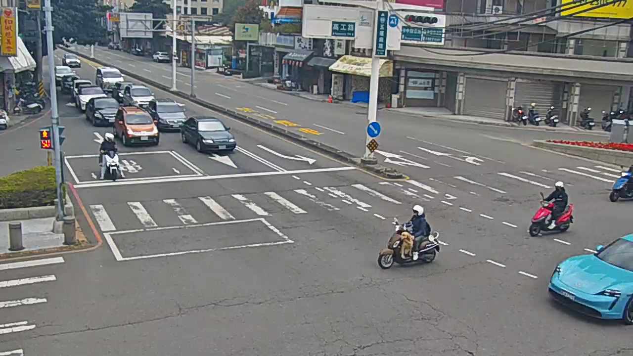 台中市南區五權南路/高工路(右側車流往中投公路)