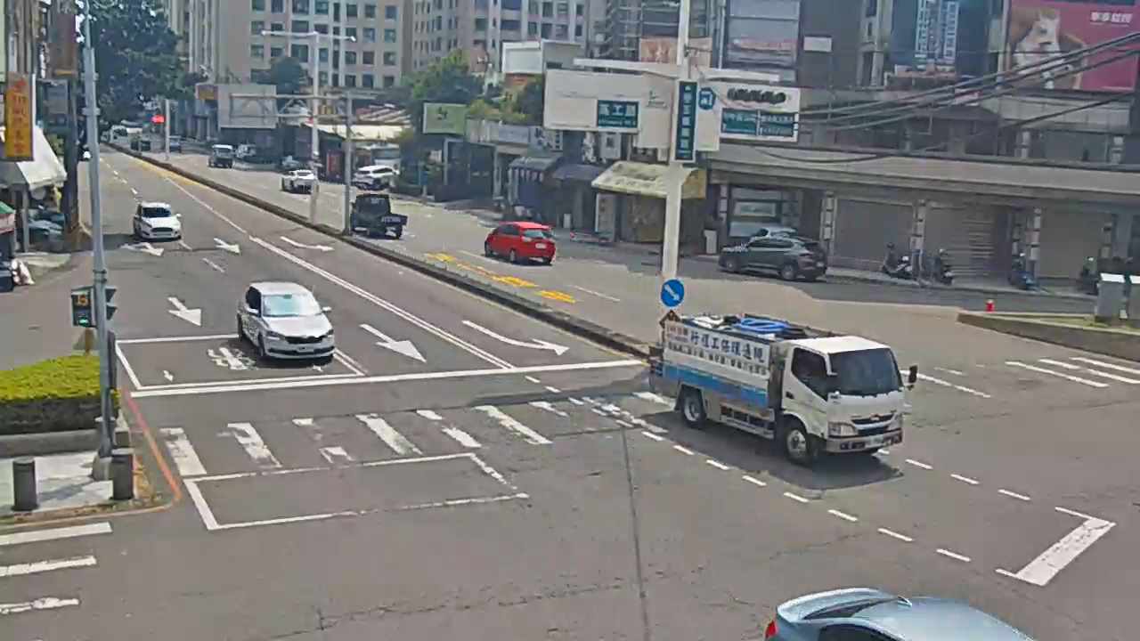 五權南路/高工路(右側車流往中投公路)