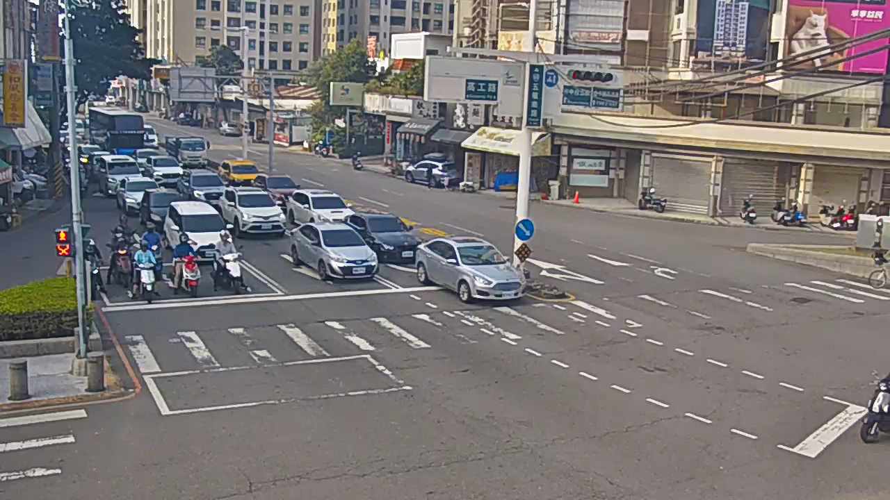 五權南路/高工路(右側車流往中投公路)