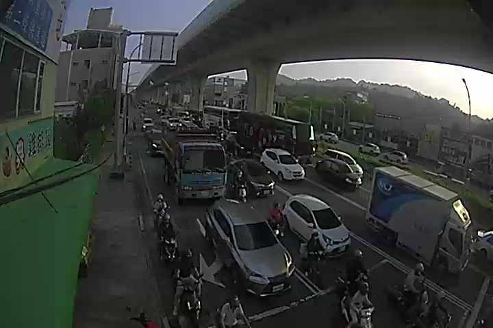 環中東路/松竹路 (車流往東山路) Huanzhong E.Rd./Songzhu Rd.(Traffic flow to Dongshan Rd.)