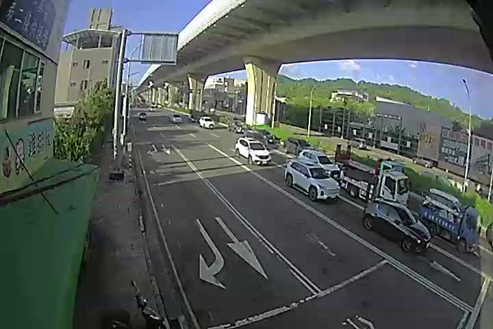 環中東路/松竹路 (車流往東山路) Huanzhong E.Rd./Songzhu Rd.(Traffic flow to Dongshan Rd.)