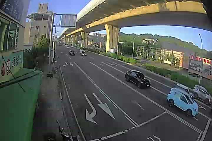 環中東路/松竹路 (車流往東山路) Huanzhong E.Rd./Songzhu Rd.(Traffic flow to Dongshan Rd.)