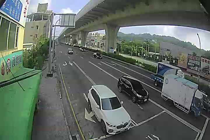 環中東路/松竹路 (車流往東山路) Huanzhong E.Rd./Songzhu Rd.(Traffic flow to Dongshan Rd.)