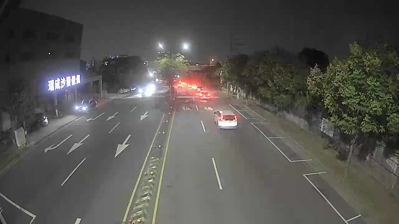 松竹路/松竹一路(右側車流往環中東路)