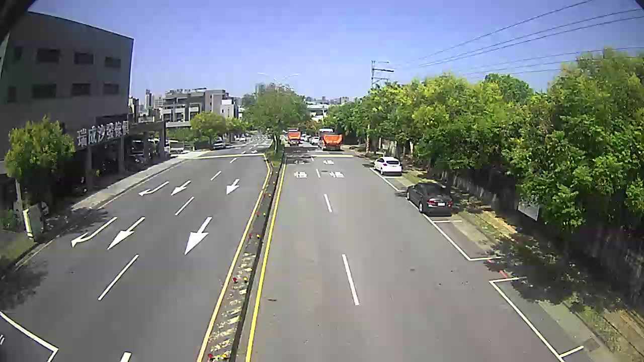 松竹路/松竹一路(右側車流往環中東路)
