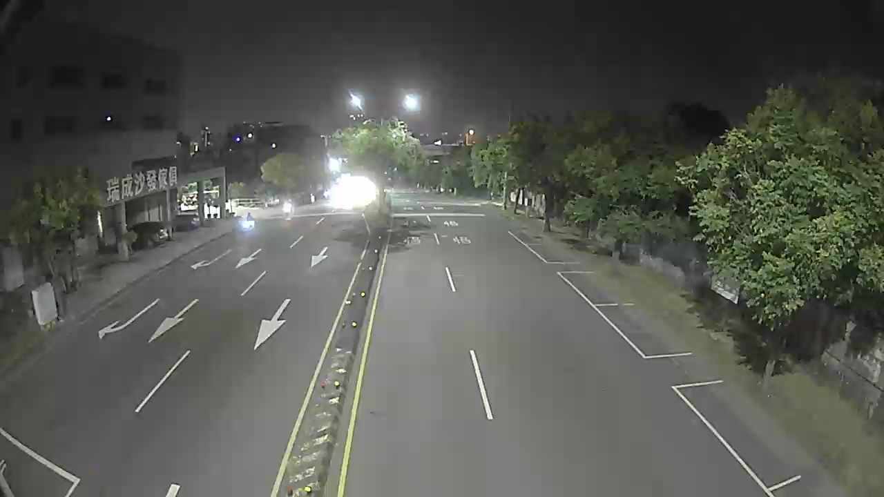 松竹路/松竹一路(右側車流往環中東路)