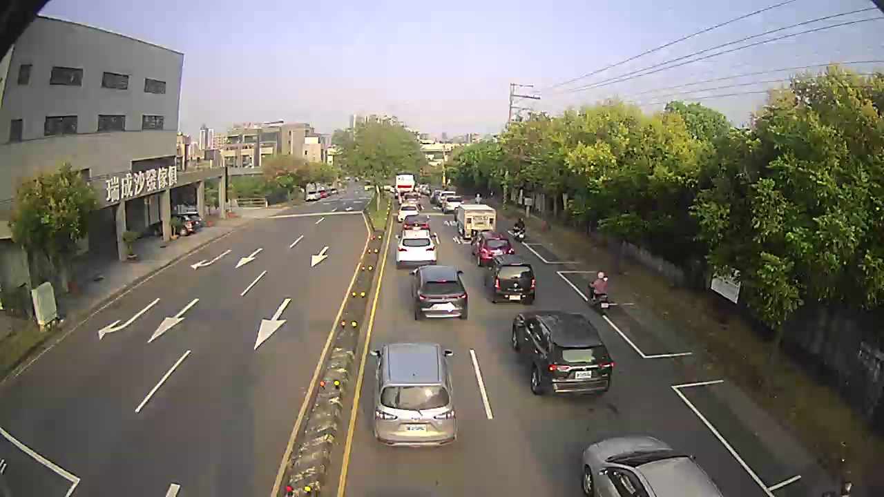松竹路/松竹一路(右側車流往環中東路)